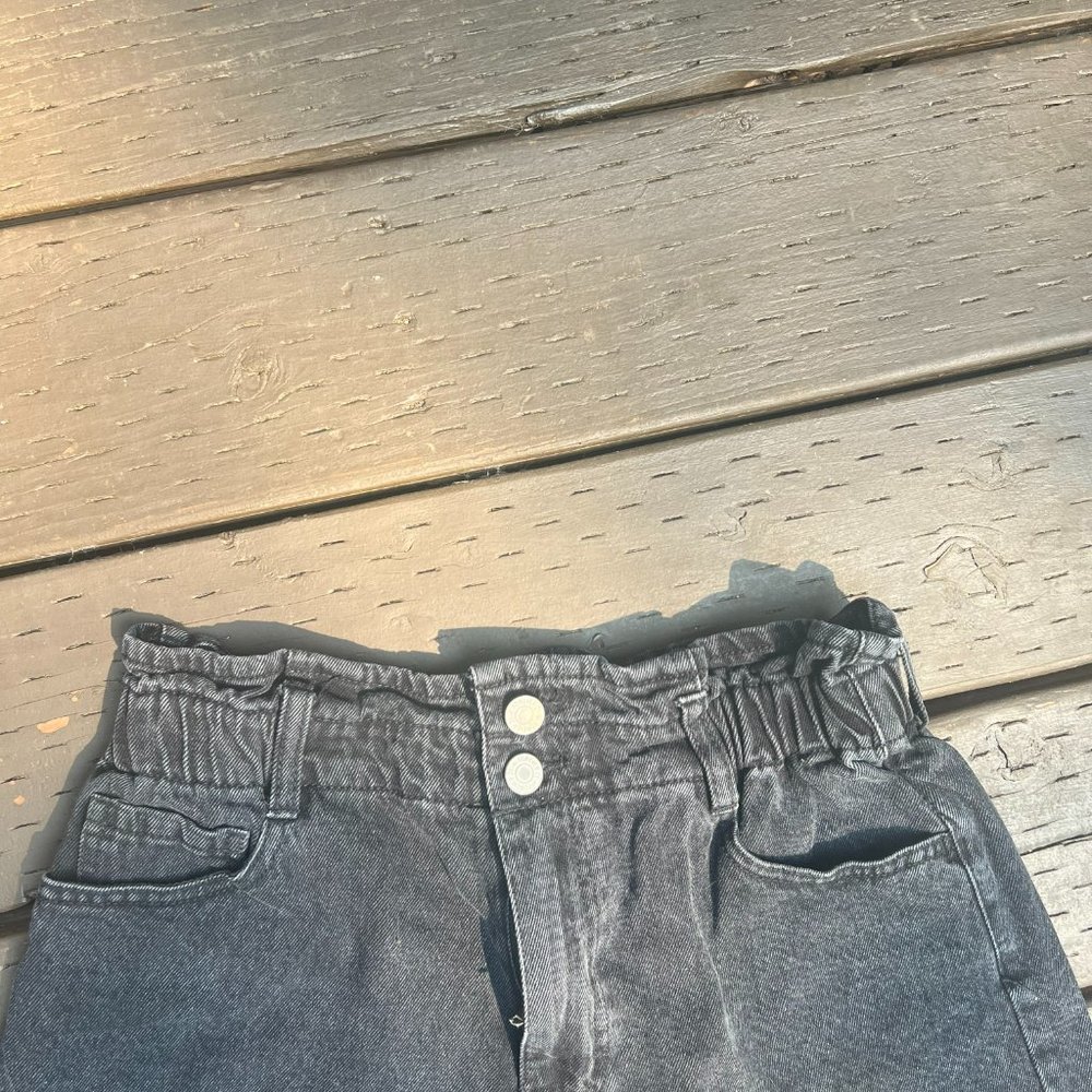 Shorts - Picture 2 of 4